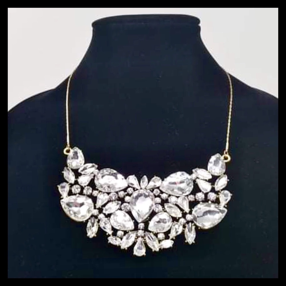AMRITA SINGH Bib Necklace Clear Crystals & Sliding Gold Chain - Picture 2 of 8
